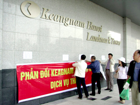 Chủ đầu tư khó khăn, “thượng đế” bị khủng&nbsp;bố